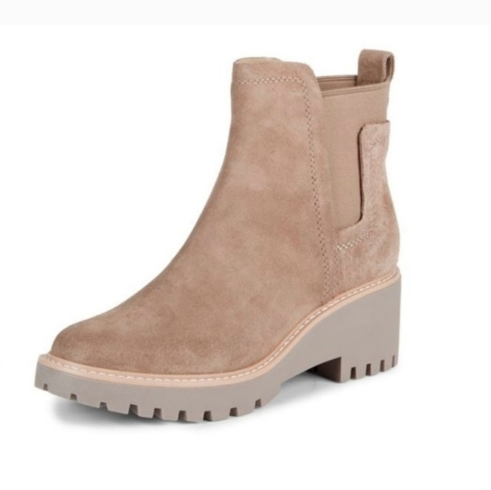 Dolce Vita Haily Suede Tan ankle Booties, Chelsea platform,  Lug Soles Sz 10